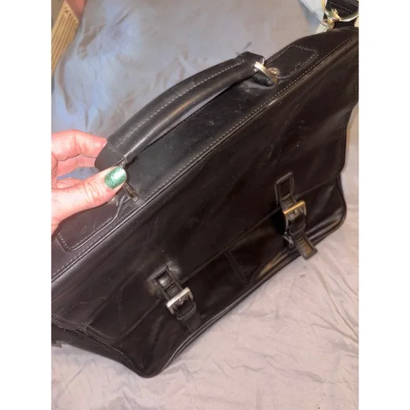 Kenneth Cole Reaction‎ Show Business 16 Black Leather Laptop Messenger Bag